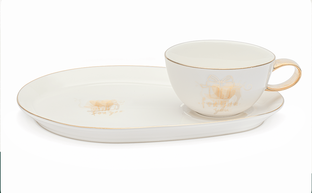 18016-4 (1) فنجان شاي مدهب بطبق مثلث - الصورة 1